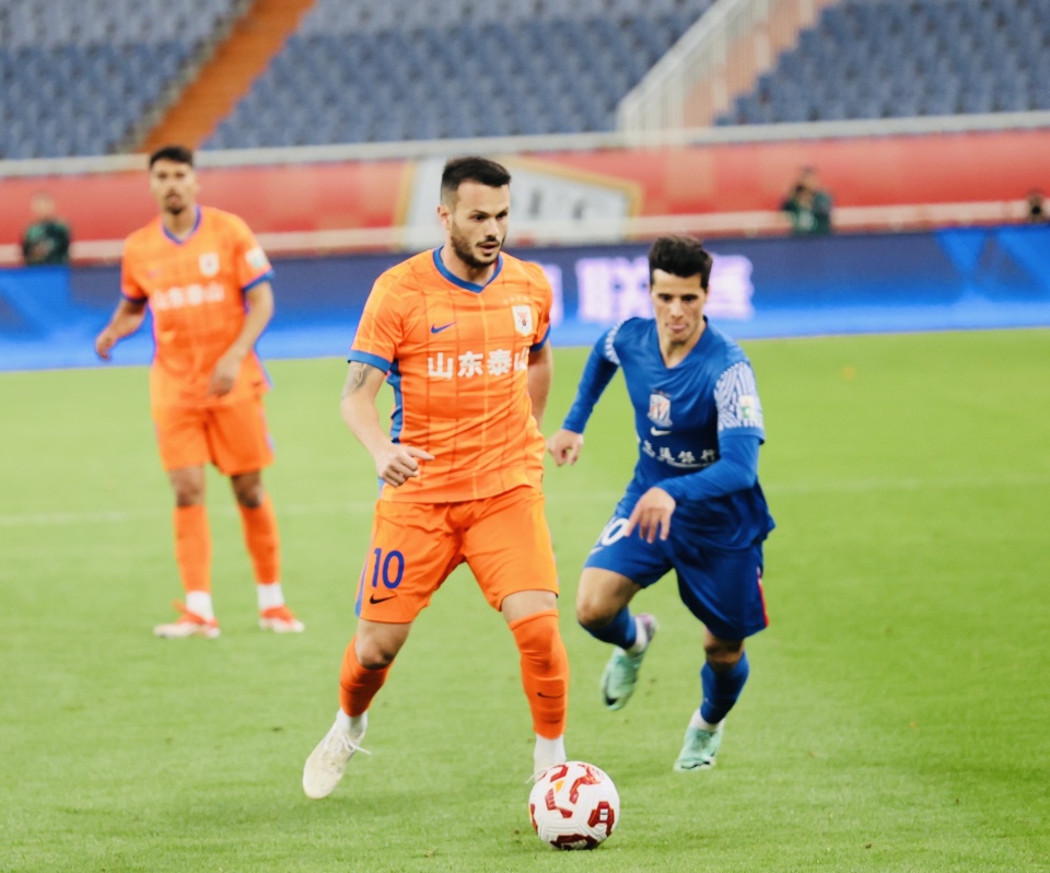 赛就具备出, 翼并未随队, 对于泰山队 赛就具备出, 翼并未随队, 对于泰山队