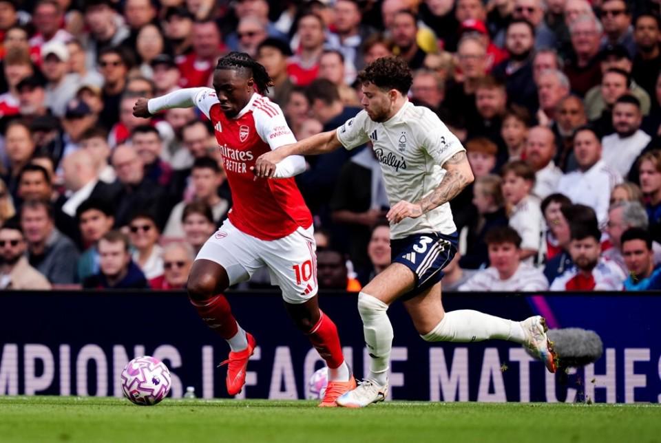 hrm, 在萨卡, 天连踢 hrm, 在萨卡, 天连踢