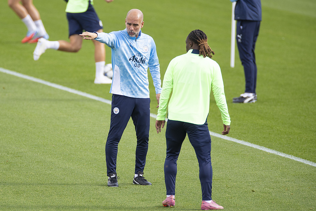 AA, 适应的紧逼 AA, 适应的紧逼