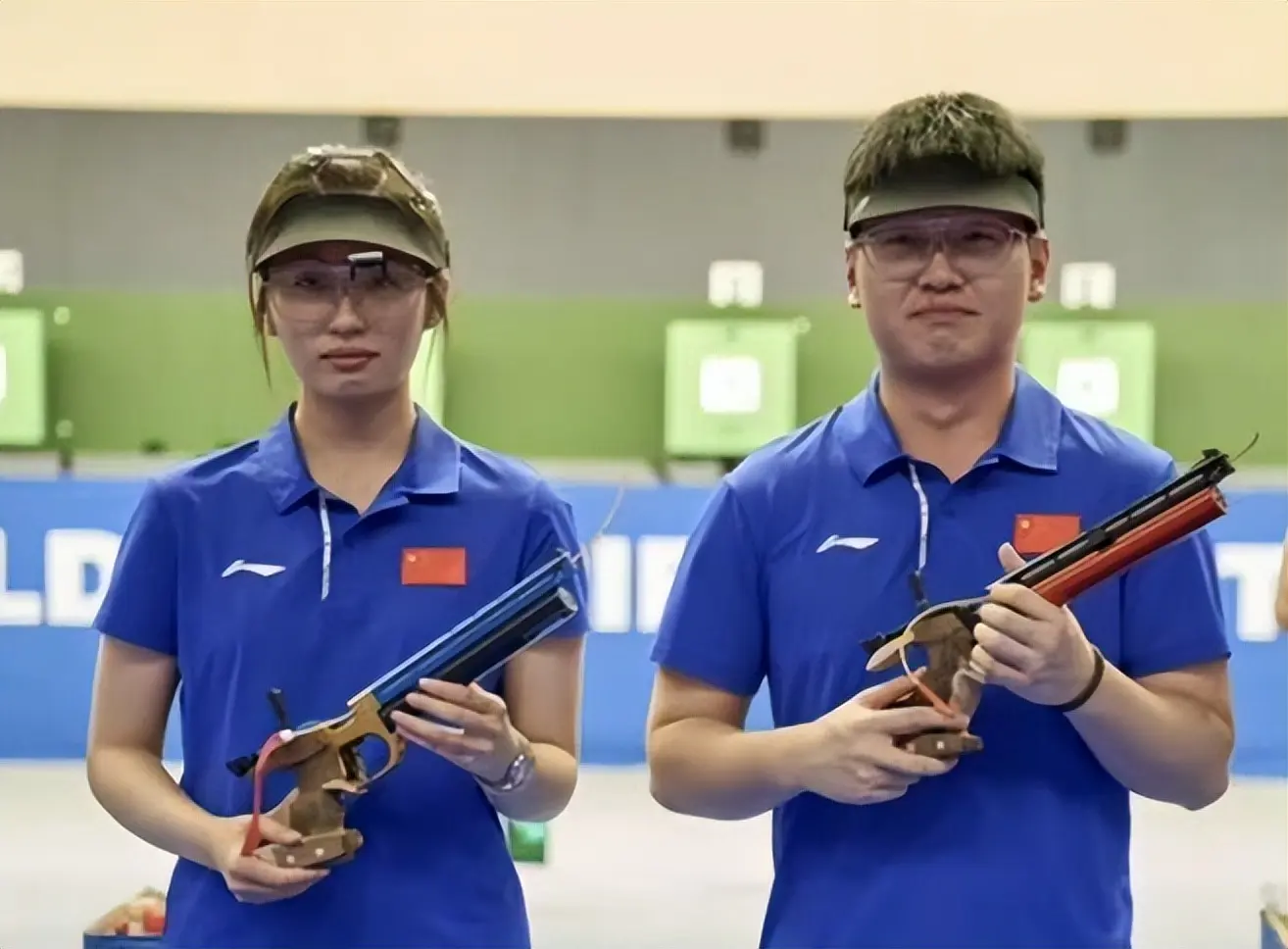 目融入了新, 凝心聚力, 在男女 目融入了新, 凝心聚力, 在男女