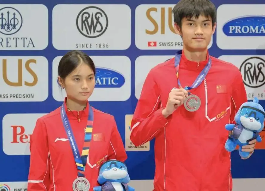 世界杯在宁, 击败捷克队 世界杯在宁, 击败捷克队